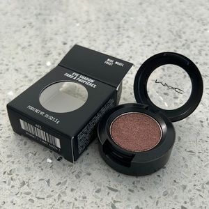 MAC Eye Shadow - Nude Model Frost